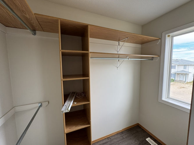 Townhouse For Rent 5 Lakeview Close, Blackfalds, 3 Bedrooms, 2 Bathrooms