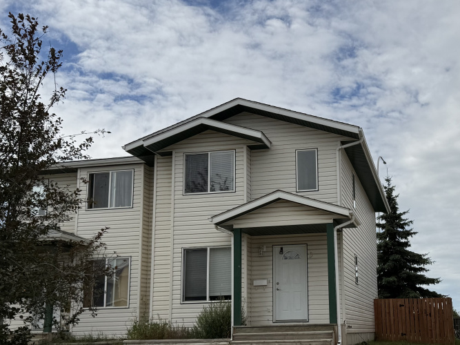 Townhouse For Rent 5 Lakeview Close, Blackfalds, 3 Bedrooms, 2 Bathrooms