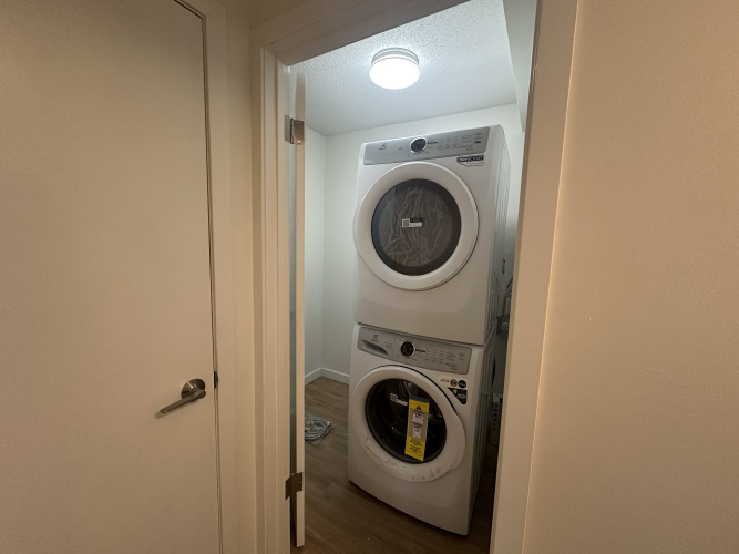 Apartment For Rent 302, 5617 60 Ave, Red Deer, 2 Bedrooms, 1 Bathroom