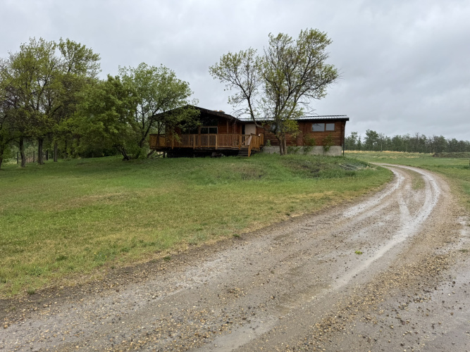 House For Rent 39031 RR 12, Red Deer County, 3 Bedrooms, 1 Bathroom