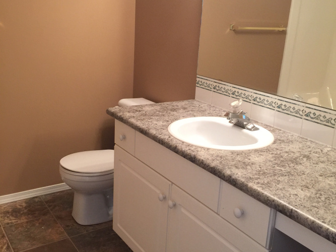 Townhouse For Rent 5011 48 Ave, Sylvan Lake, 3 Bedrooms, 2.5 Bathrooms