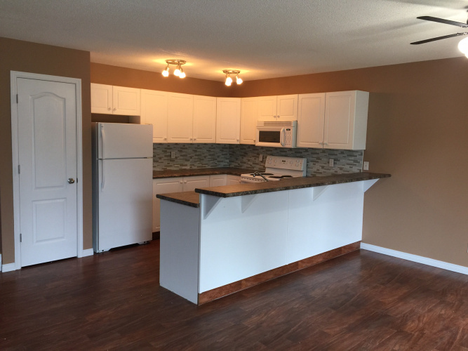 Townhouse For Rent 5011 48 Ave, Sylvan Lake, 3 Bedrooms, 2.5 Bathrooms