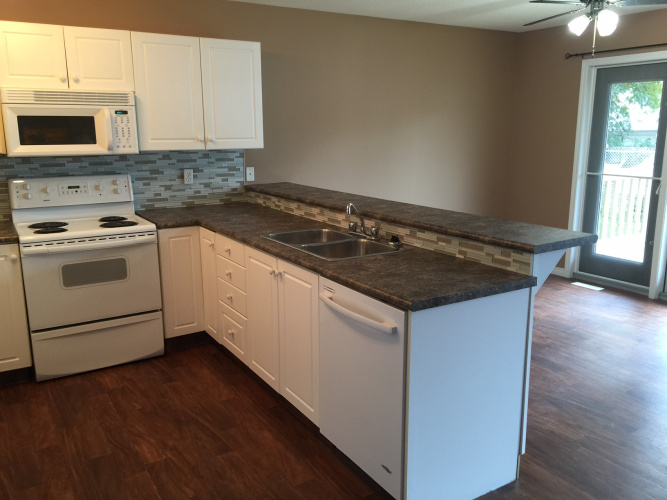 Townhouse For Rent 5011 48 Ave, Sylvan Lake, 3 Bedrooms, 2.5 Bathrooms
