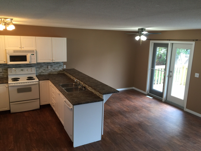 Townhouse For Rent 5011 48 Ave, Sylvan Lake, 3 Bedrooms, 2.5 Bathrooms