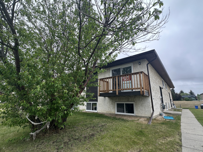 Fourplex For Rent 41D Eastman Cres, Red Deer, 3 Bedrooms, 1 Bathroom