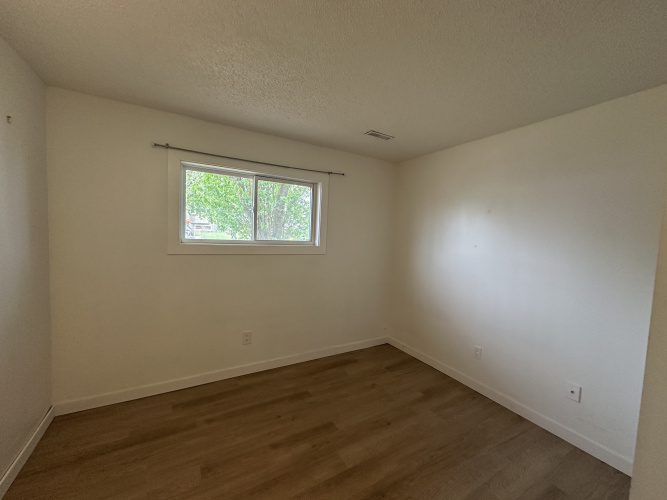 Fourplex For Rent 41D Eastman Cres, Red Deer, 3 Bedrooms, 1 Bathroom