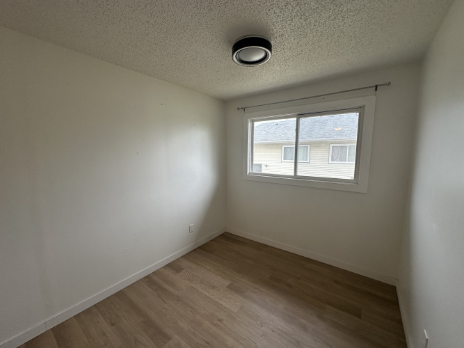 Fourplex For Rent 41D Eastman Cres, Red Deer, 3 Bedrooms, 1 Bathroom