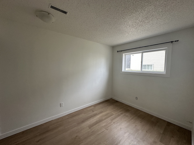 Fourplex For Rent 41D Eastman Cres, Red Deer, 3 Bedrooms, 1 Bathroom