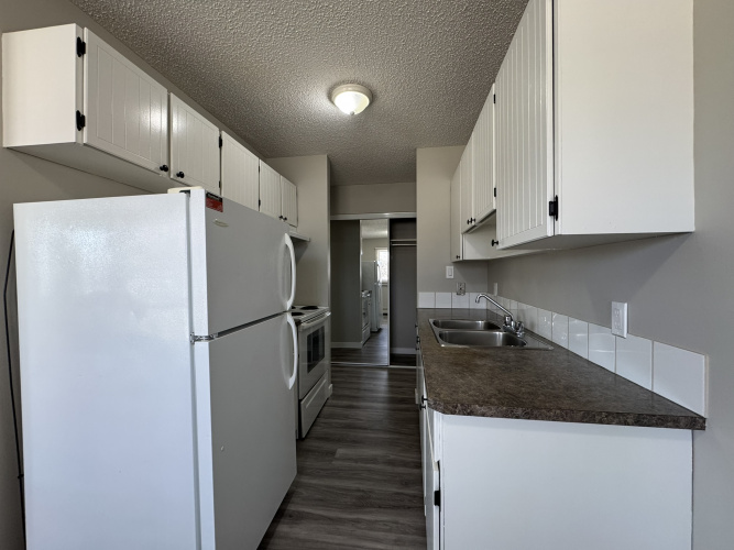 Apartment For Rent 104 - 5920 60A Street, Red Deer, 2 Bedrooms, 1 Bathroom