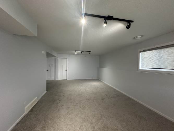 House For Rent 215 Thomlison Ave, Red Deer, 4 Bedrooms, 3 Bathrooms
