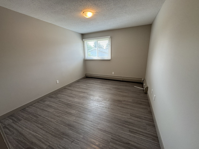 Apartment For Rent 206, 3815 - 51A Street, Red Deer, 1 Bedroom, 1 Bathroom