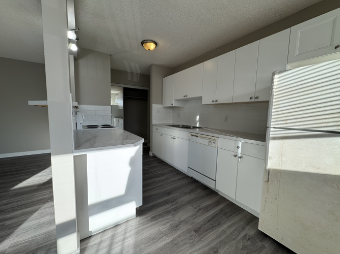 Apartment For Rent 208 - 5920 60A Street, Red Deer, 3 Bedrooms, 1 Bathroom