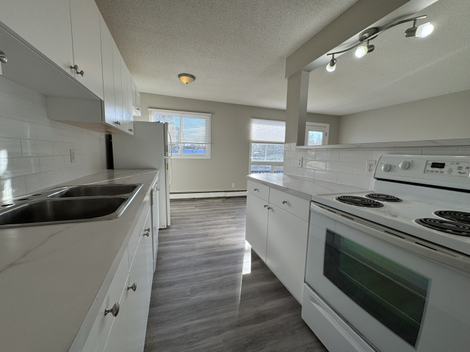 Apartment For Rent 208 - 5920 60A Street, Red Deer, 3 Bedrooms, 1 Bathroom
