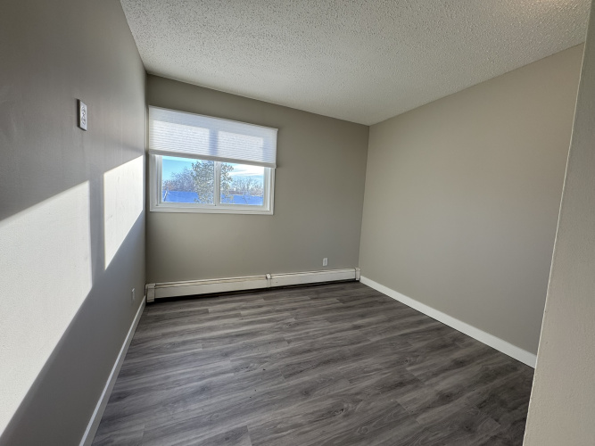 Apartment For Rent 208 - 5920 60A Street, Red Deer, 3 Bedrooms, 1 Bathroom