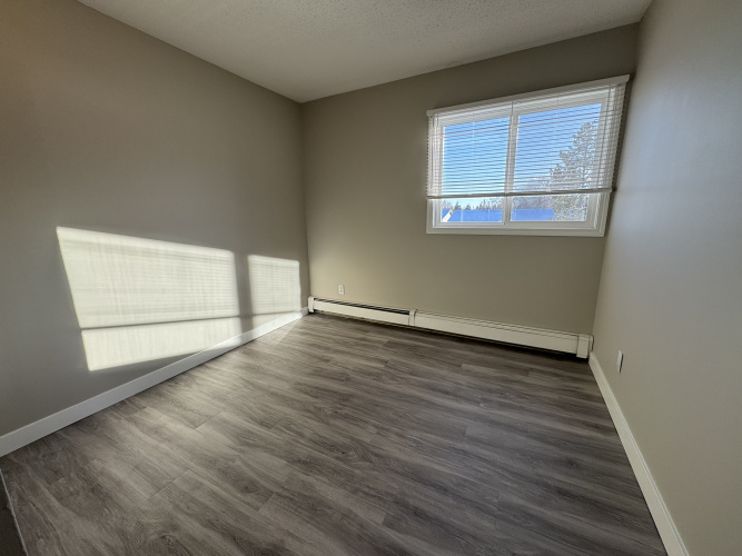 Apartment For Rent 208 - 5920 60A Street, Red Deer, 3 Bedrooms, 1 Bathroom