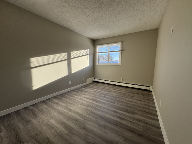 Apartment For Rent 208 - 5920 60A Street, Red Deer, 3 Bedrooms, 1 Bathroom