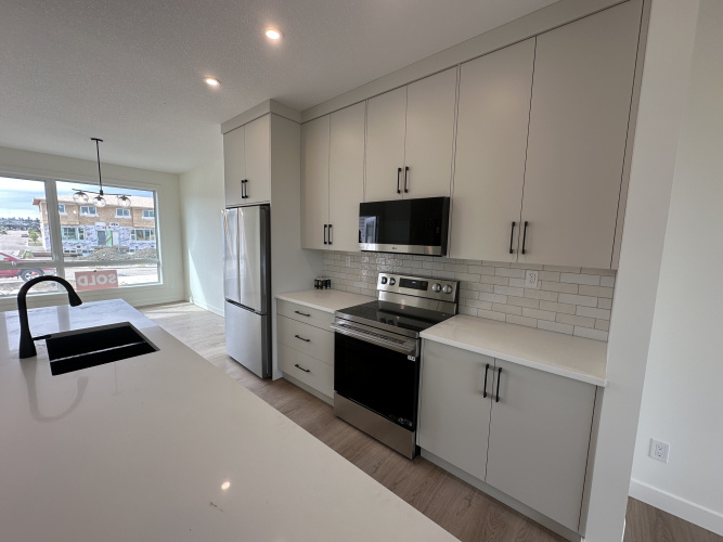 Townhouse For Rent 2733 67 Street, Red Deer, 3 Bedrooms, 2.5 Bathrooms