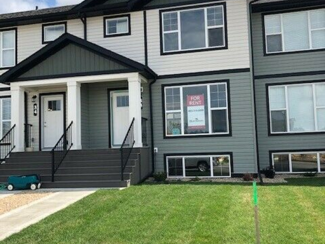 Townhouse For Rent 34 Hawthorn Place, Sylvan Lake, 3 Bedroom, 2.5 Bathroom