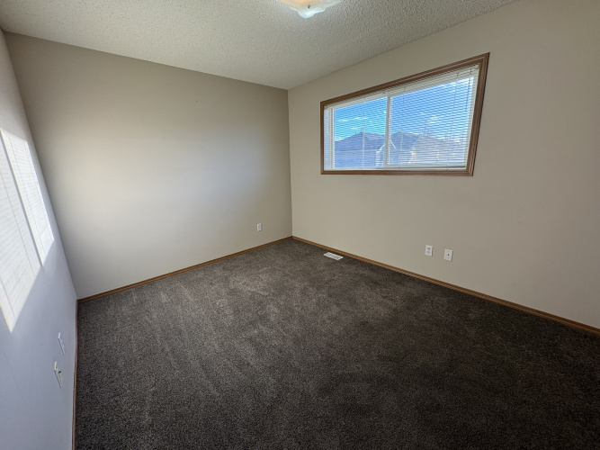 Townhouse For Rent 541, 100 Jordan Parkway, Red Deer, 3 Bedroom, 1.5 Bathroom