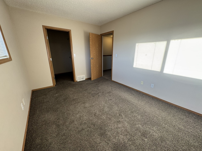 Townhouse For Rent 541, 100 Jordan Parkway, Red Deer, 3 Bedroom, 1.5 Bathroom