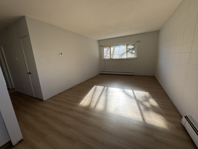 Apartment For Rent 201 - 12 Selkirk Blvd, Red Deer, 2 Bedroom, 1 Bathroom