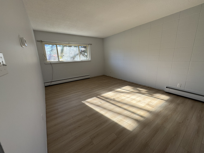 Apartment For Rent 201 - 12 Selkirk Blvd, Red Deer, 2 Bedroom, 1 Bathroom