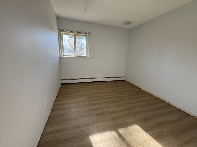 Apartment For Rent 201 - 12 Selkirk Blvd, Red Deer, 2 Bedroom, 1 Bathroom