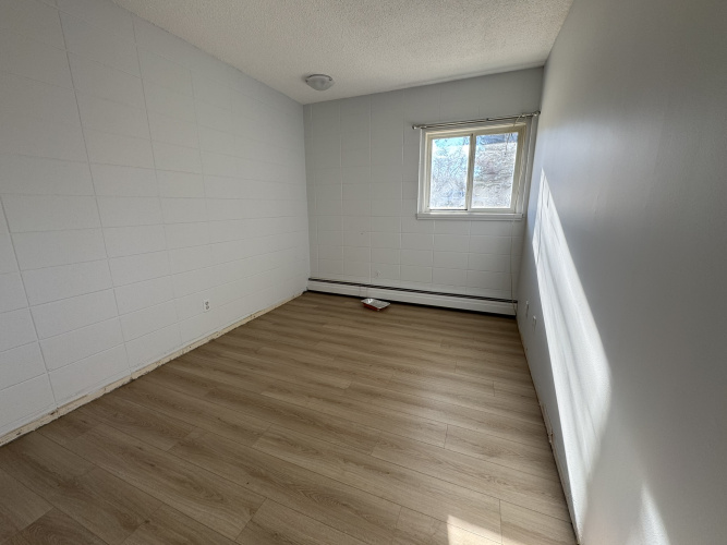 Apartment For Rent 201 - 12 Selkirk Blvd, Red Deer, 2 Bedroom, 1 Bathroom