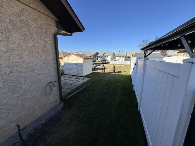Townhouse For Rent 4604A 48 Ave, Sylvan Lake, 2 Bedroom, 1 Bathroom