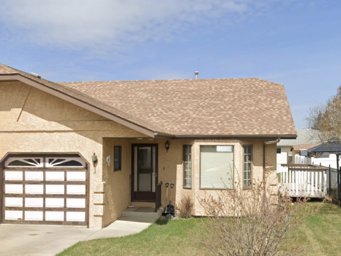 Townhouse For Rent 4604A 48 Ave, Sylvan Lake, 2 Bedroom, 1 Bathroom