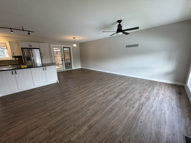 Upper For Rent 70 Valley Cres, Lacombe, 3 Bedroom, 2 Bathroom