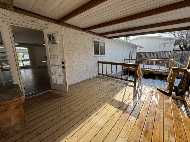 Upper For Rent 70 Valley Cres, Lacombe, 3 Bedroom, 2 Bathroom