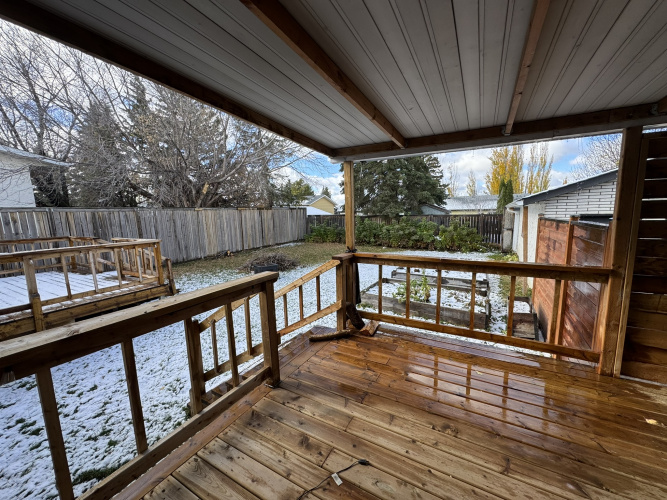 Upper For Rent 70 Valley Cres, Lacombe, 3 Bedroom, 2 Bathroom