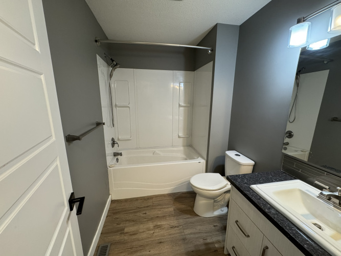Upper For Rent 70 Valley Cres, Lacombe, 3 Bedroom, 2 Bathroom