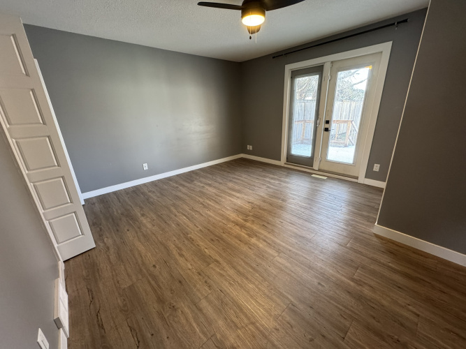Upper For Rent 70 Valley Cres, Lacombe, 3 Bedroom, 2 Bathroom