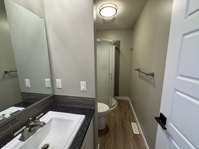 Upper For Rent 70 Valley Cres, Lacombe, 3 Bedroom, 2 Bathroom
