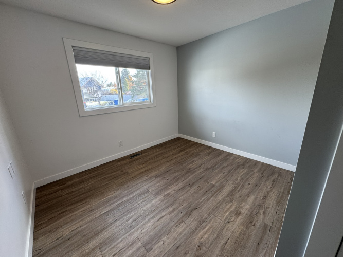 Upper For Rent 70 Valley Cres, Lacombe, 3 Bedroom, 2 Bathroom