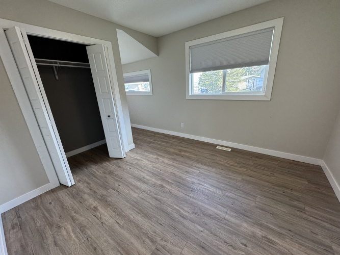 Upper For Rent 70 Valley Cres, Lacombe, 3 Bedroom, 2 Bathroom