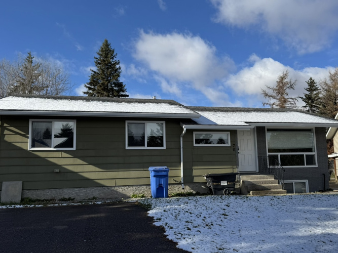 Upper For Rent 70 Valley Cres, Lacombe, 3 Bedroom, 2 Bathroom