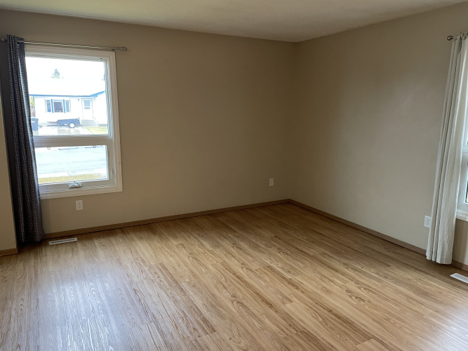 Duplex For Rent 47 Gillespie Crescent, Red Deer, 4 Bedroom, 1.5 Bathroom