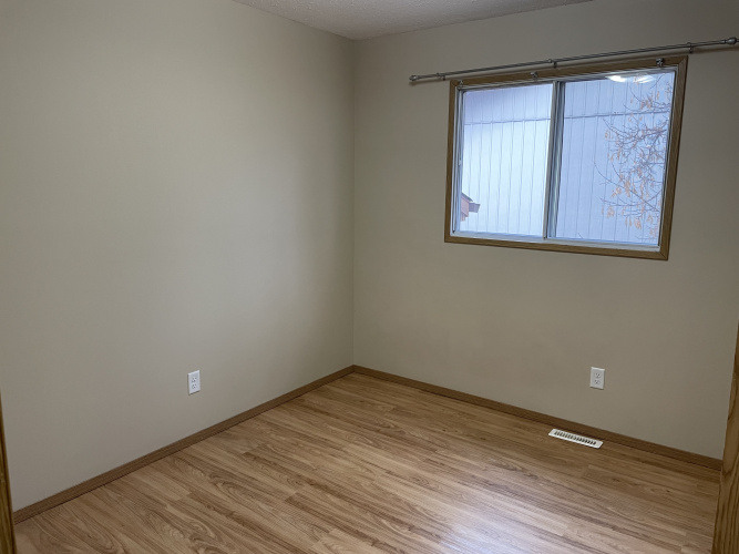 Duplex For Rent 47 Gillespie Crescent, Red Deer, 4 Bedroom, 1.5 Bathroom