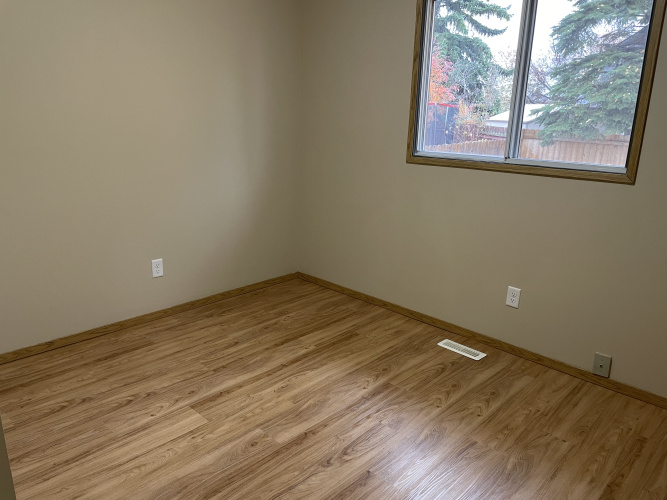 Duplex For Rent 47 Gillespie Crescent, Red Deer, 4 Bedroom, 1.5 Bathroom