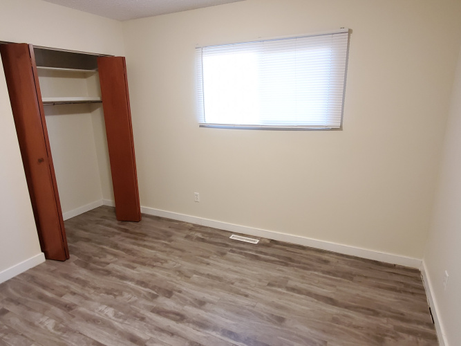 Duplex For Rent 5938 63 Street, Red Deer, 3 Bedrooms, 1 Bathroom