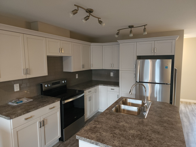Townhouse For Rent 8 Hawthorn Place, Sylvan Lake, 3 Bedrooms, 3.5 Bathrooms