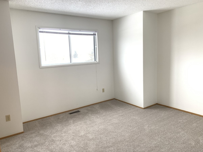 Townhouse For Rent 15C Grant Street, Red Deer, 3 Bedrooms, 1.5 Bathrooms