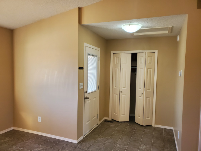 Townhouse For Rent 65 Lakeway Blvd, Sylvan Lake, 2 Bedrooms, 1.5 Bathrooms