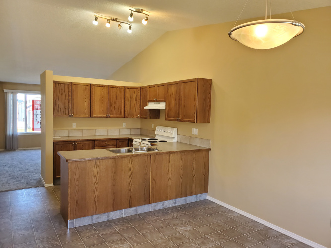 Townhouse For Rent 65 Lakeway Blvd, Sylvan Lake, 2 Bedrooms, 1.5 Bathrooms