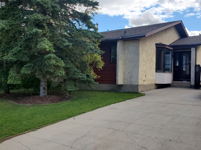 House For Rent 75 Howarth Street, Red Deer, 3 Bedrooms, 2.5 Bathrooms