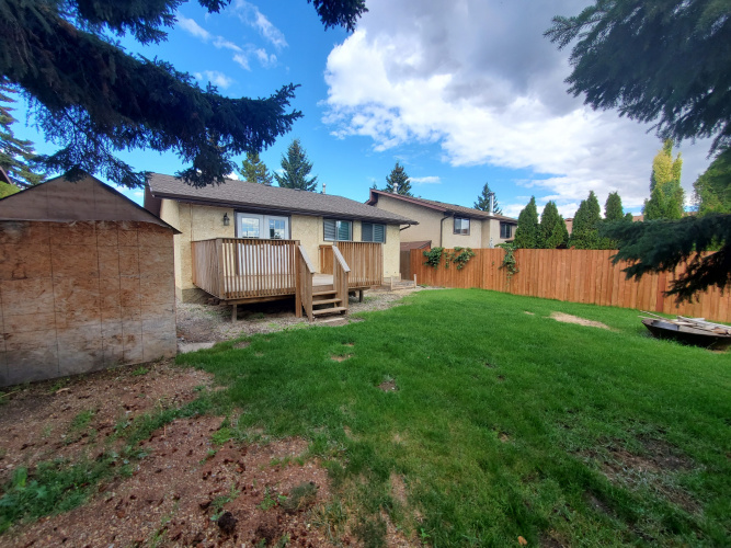 House For Rent 75 Howarth Street, Red Deer, 3 Bedrooms, 2.5 Bathrooms