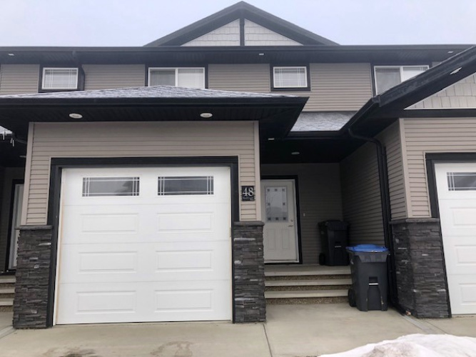 Townhouse For Rent 48 Reid Court, Sylvan Lake, 3 Bedrooms, 2.5 Bathrooms